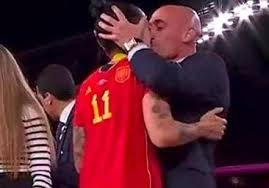 FIFA suspends Luis Rubiales, head of Spanish football association, as fallout from controversial World Cup final kiss continues | Sur in English